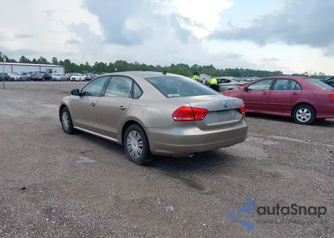 2015 Volkswagen Passat 1.8T S из США, поврежденный, VIN 1VWAS7A35FC054110